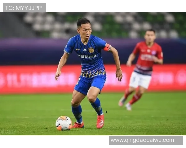 神秘足球明星即将抵达深圳进行特别训练活动引发球迷热议