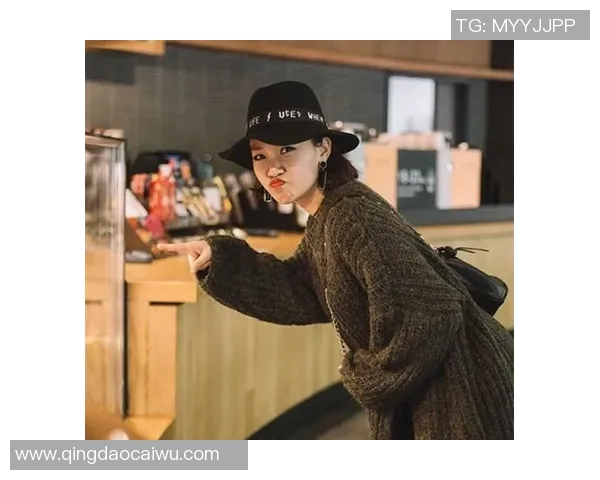 足球明星颁奖典礼上的美女风采与时尚魅力尽显引领潮流新风尚