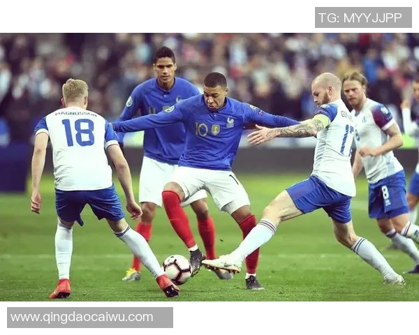 足球明星精彩瞬间接球图片欣赏让你领略球场魅力与技巧