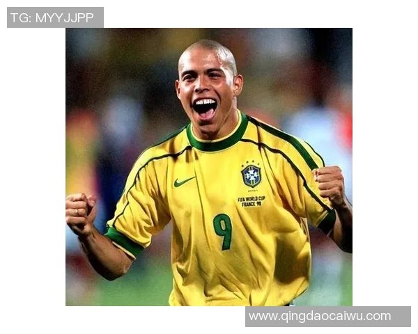 足球明星缩小版图片合集展现球场巨星的可爱一面